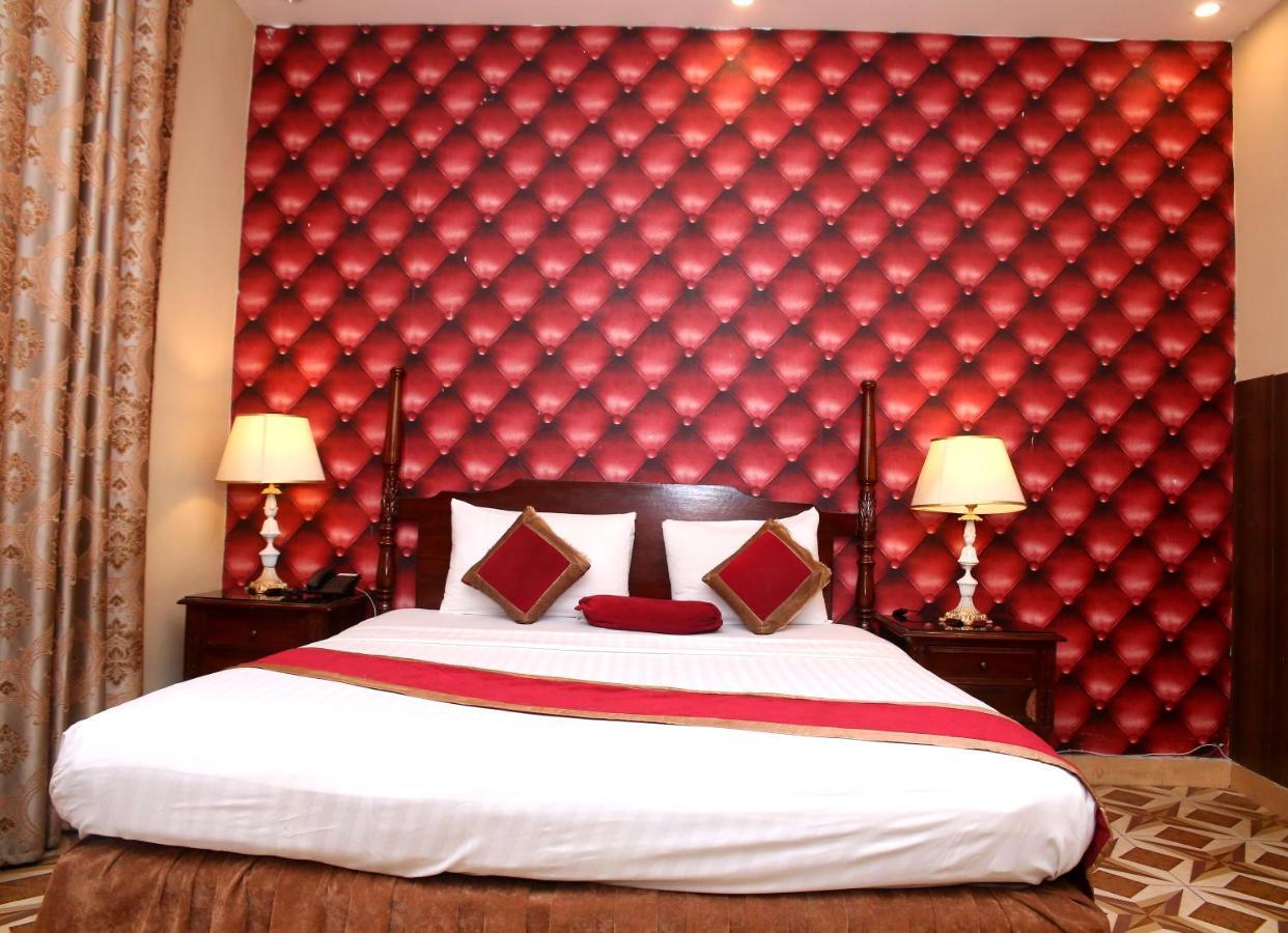 Premier Inn Mall Лахор Екстериор снимка