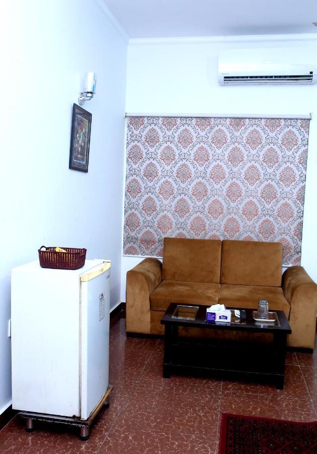 Premier Inn Mall Лахор Екстериор снимка