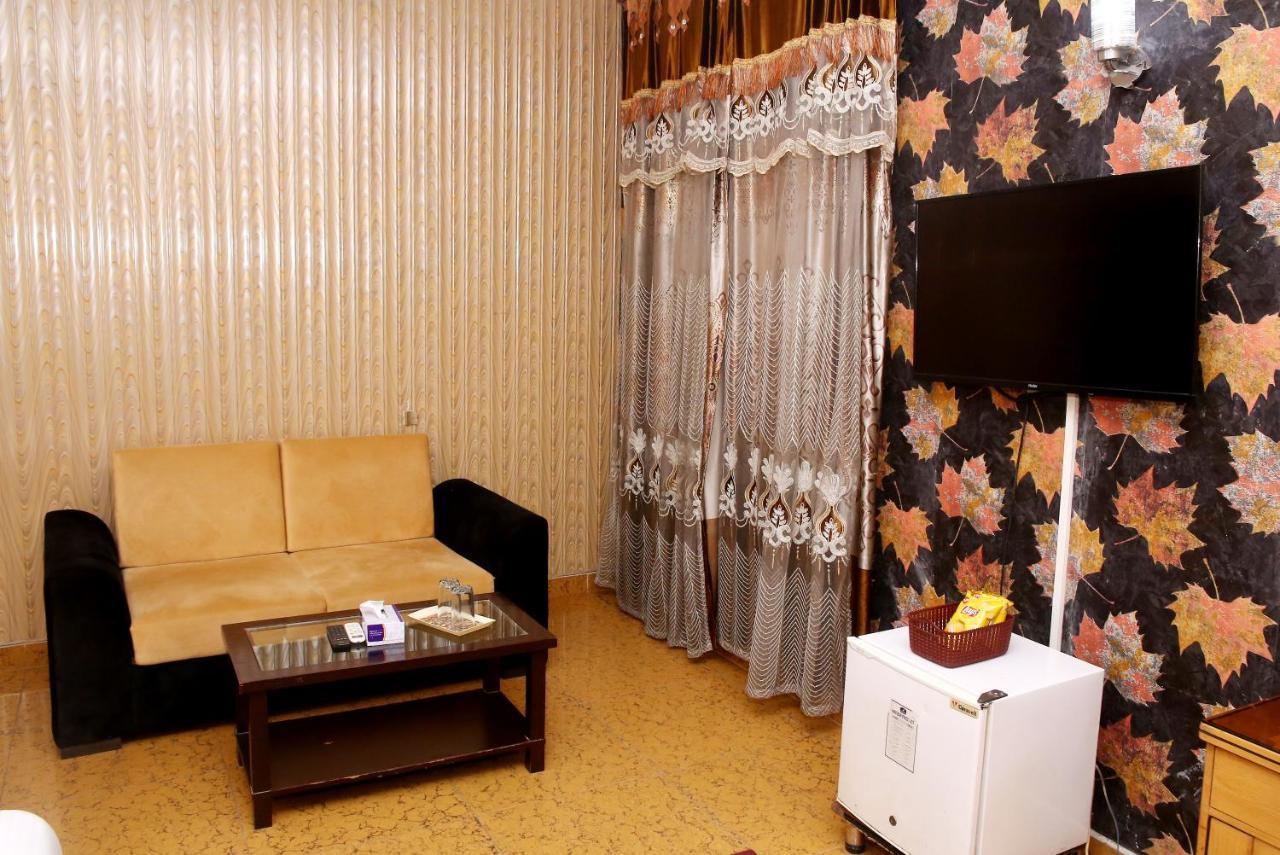 Premier Inn Mall Лахор Екстериор снимка