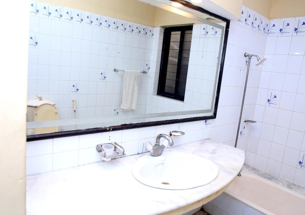 Premier Inn Mall Лахор Екстериор снимка
