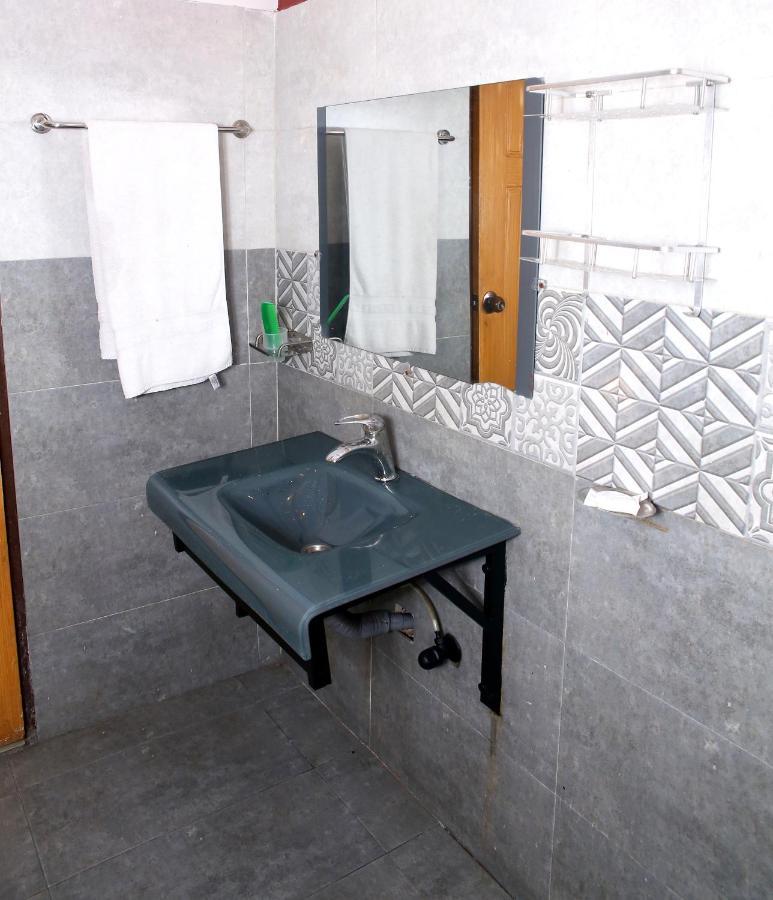Premier Inn Mall Лахор Екстериор снимка