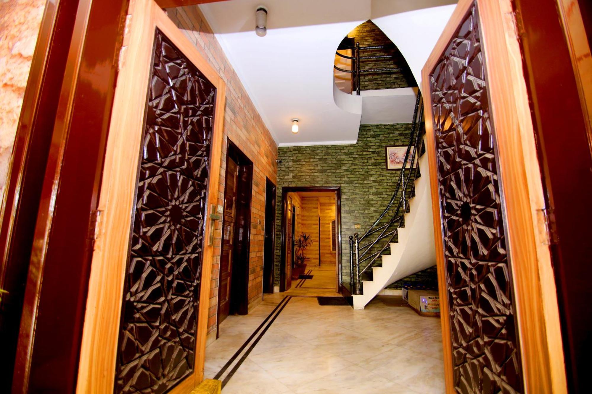 Premier Inn Mall Лахор Екстериор снимка