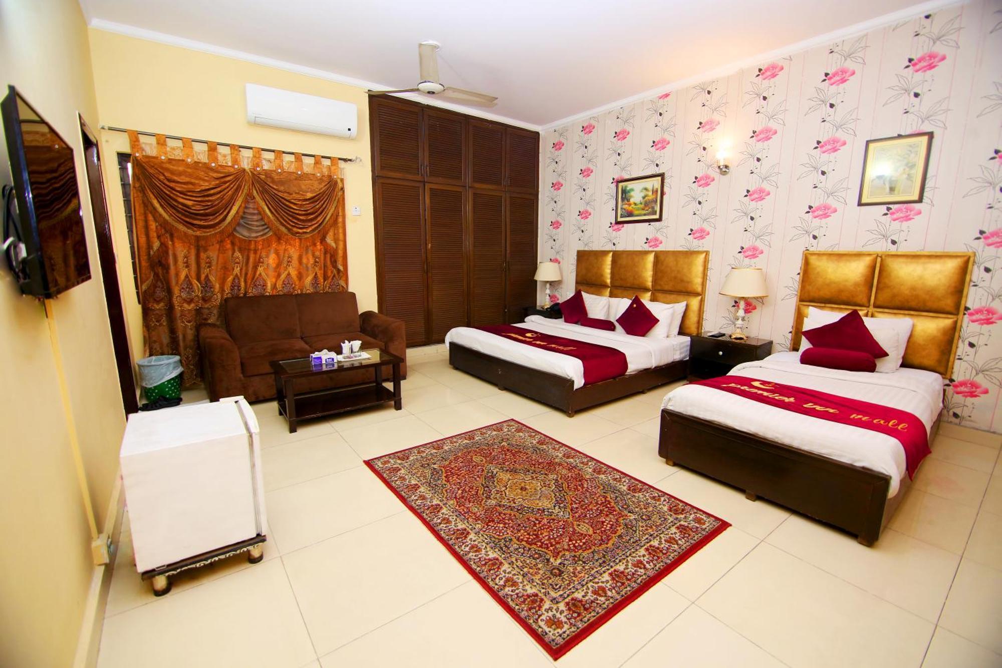 Premier Inn Mall Лахор Екстериор снимка