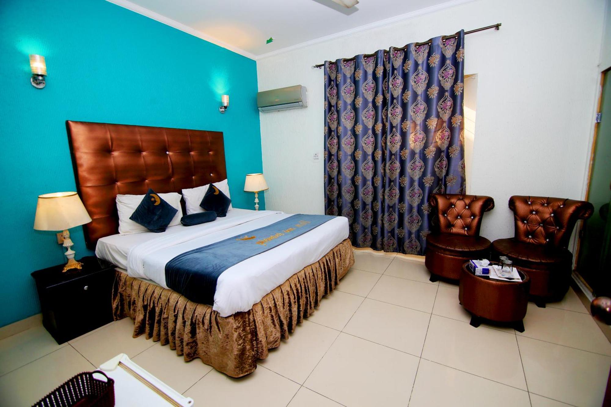 Premier Inn Mall Лахор Екстериор снимка